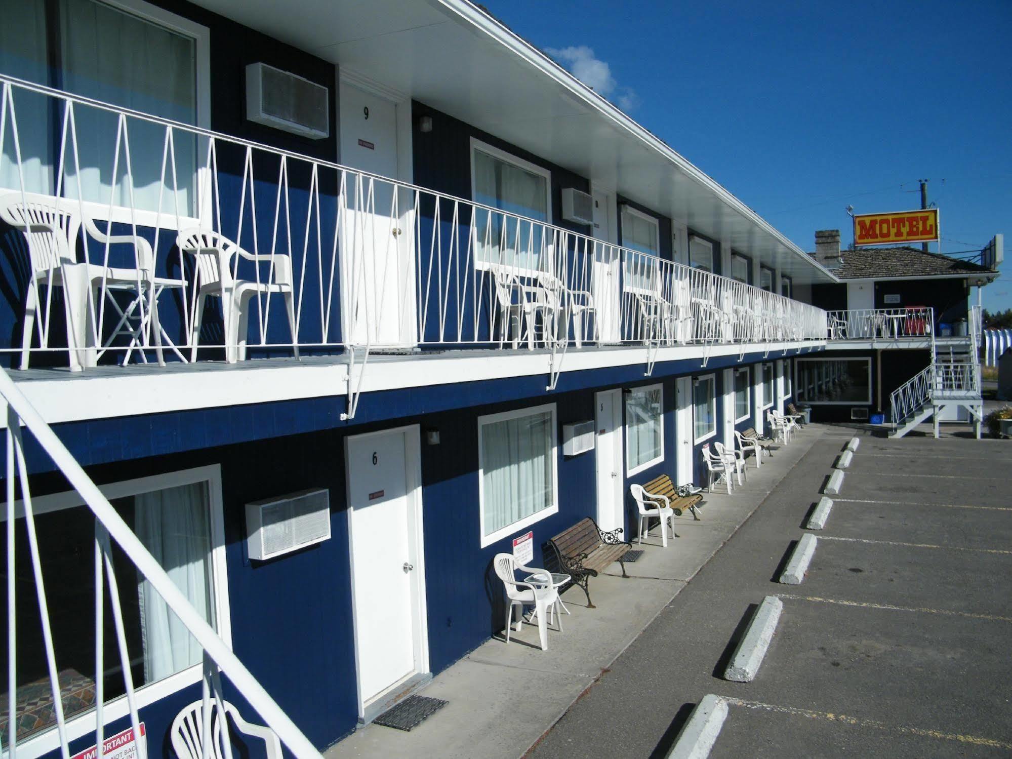 Round-Up Motel Clinton Exterior photo