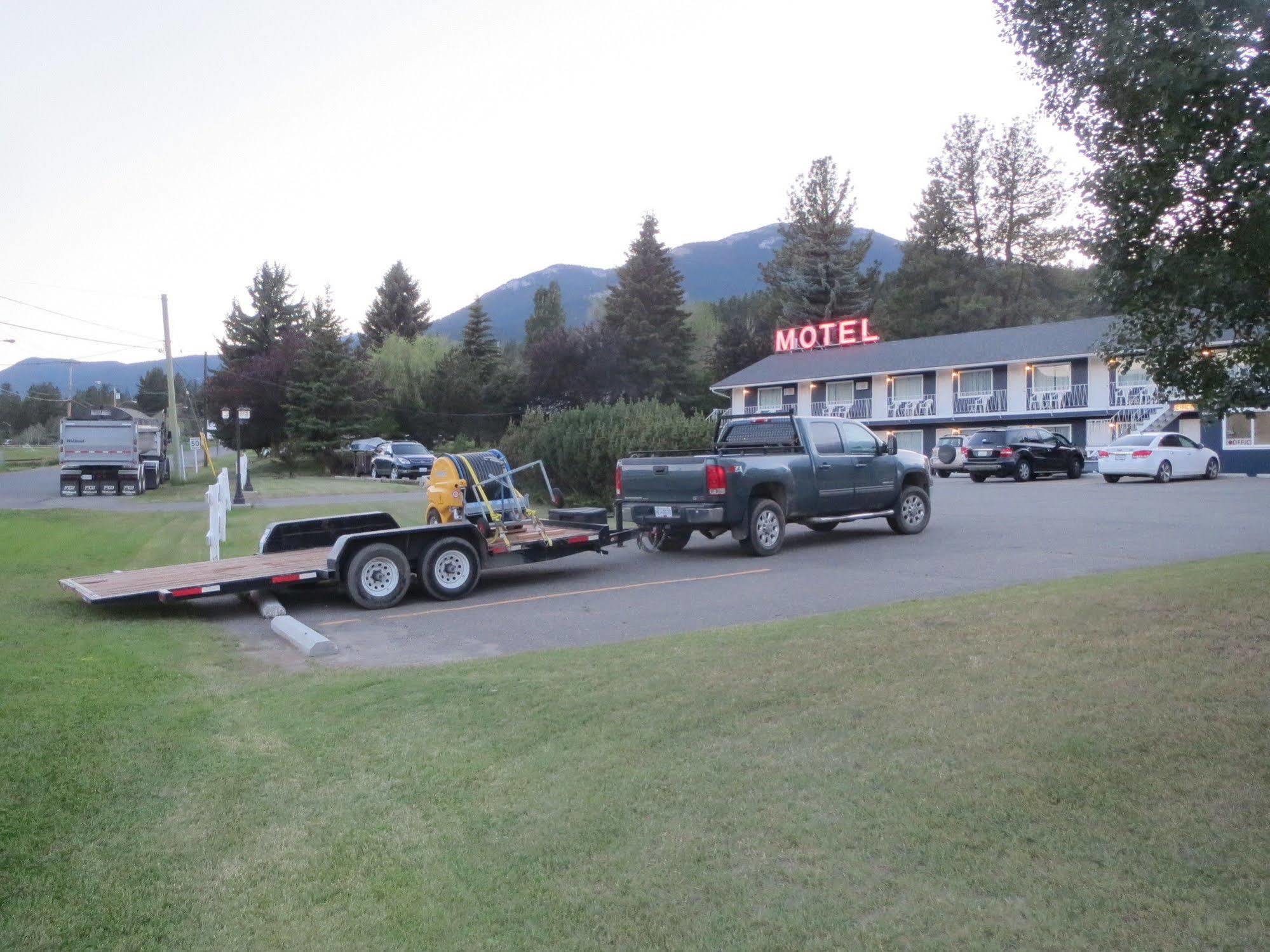 Round-Up Motel Clinton Exterior photo